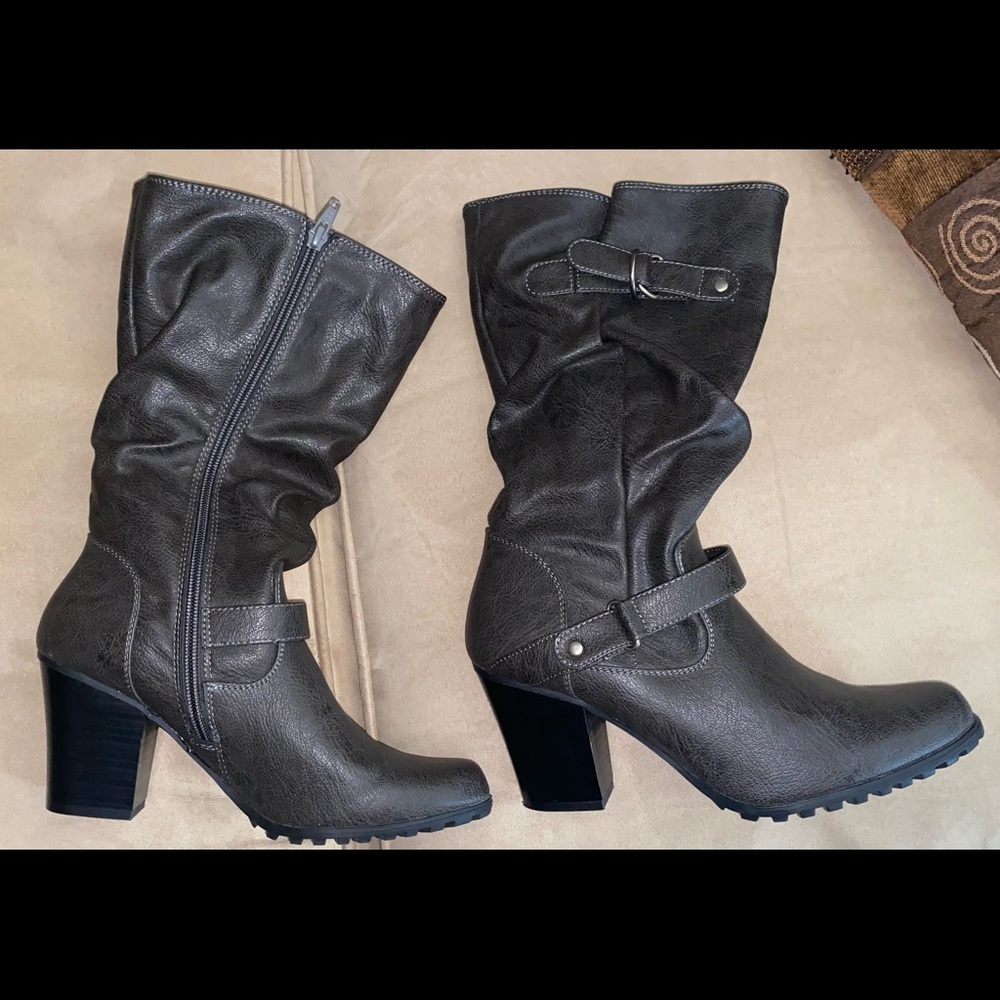 “APT9” grey boots